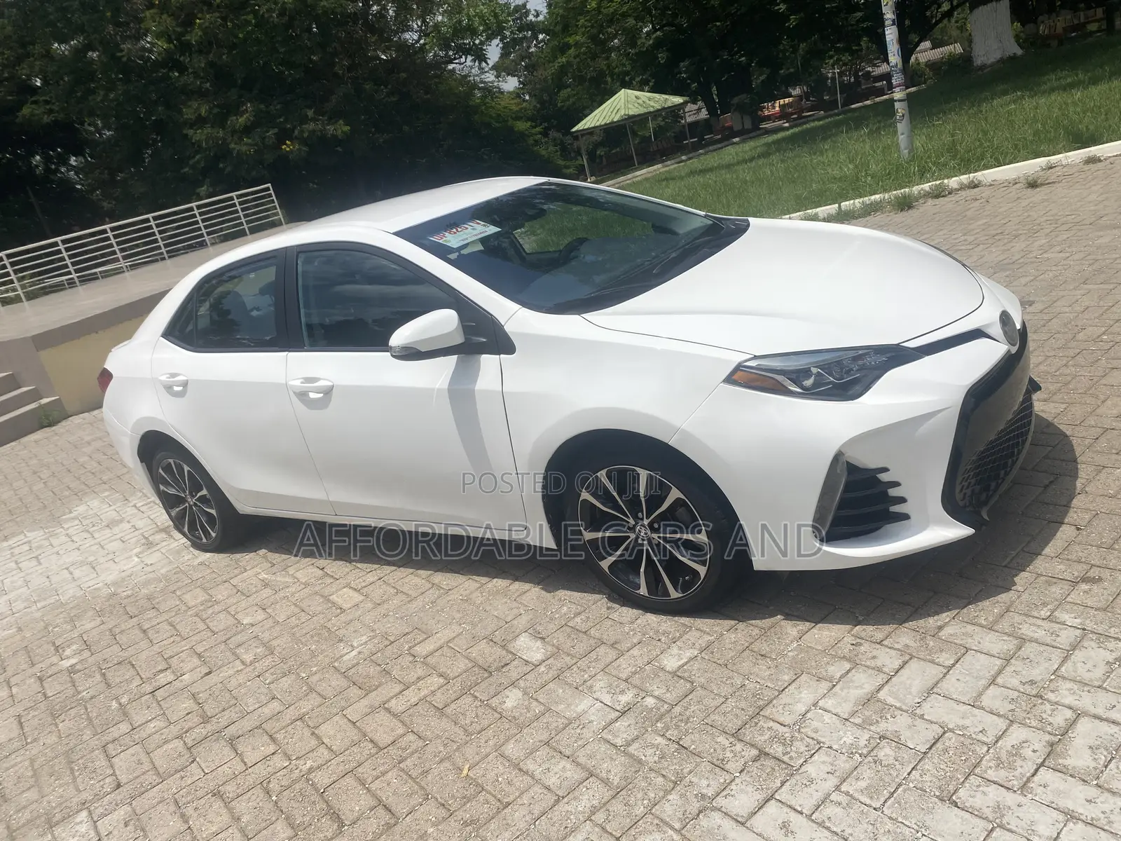 Toyota Corolla SE (1.8L 4cyl 2A) 2019 White