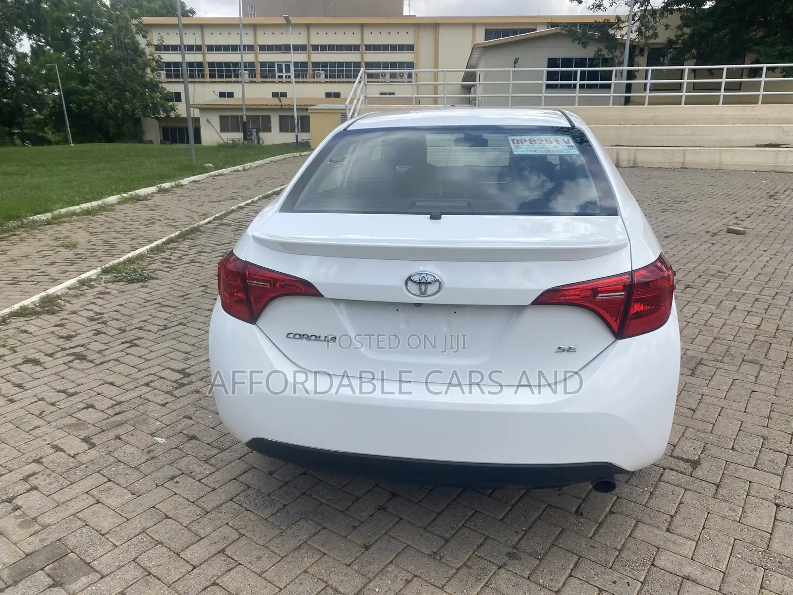Toyota Corolla SE (1.8L 4cyl 2A) 2019 White