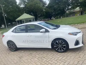 Toyota Corolla SE (1.8L 4cyl 2A) 2019 White