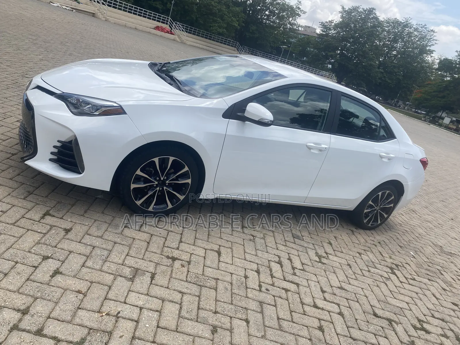 Toyota Corolla SE (1.8L 4cyl 2A) 2019 White