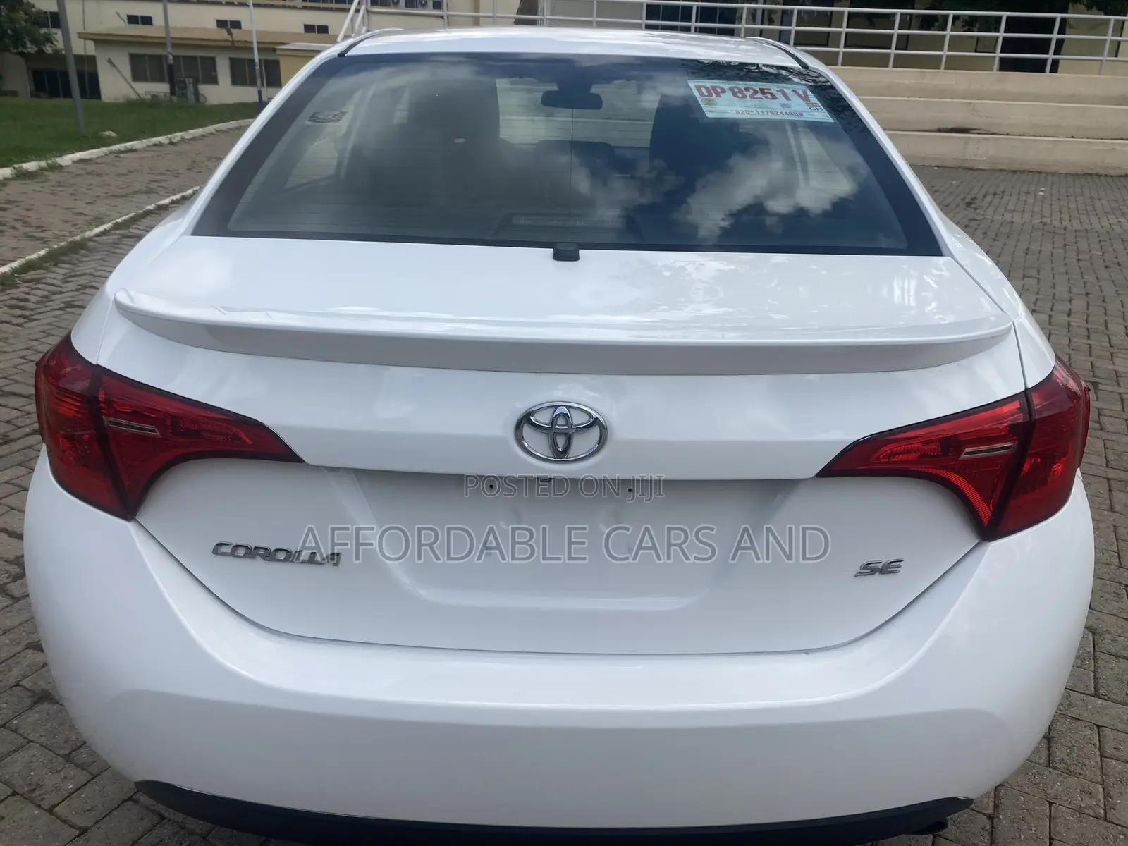 Toyota Corolla SE (1.8L 4cyl 2A) 2019 White