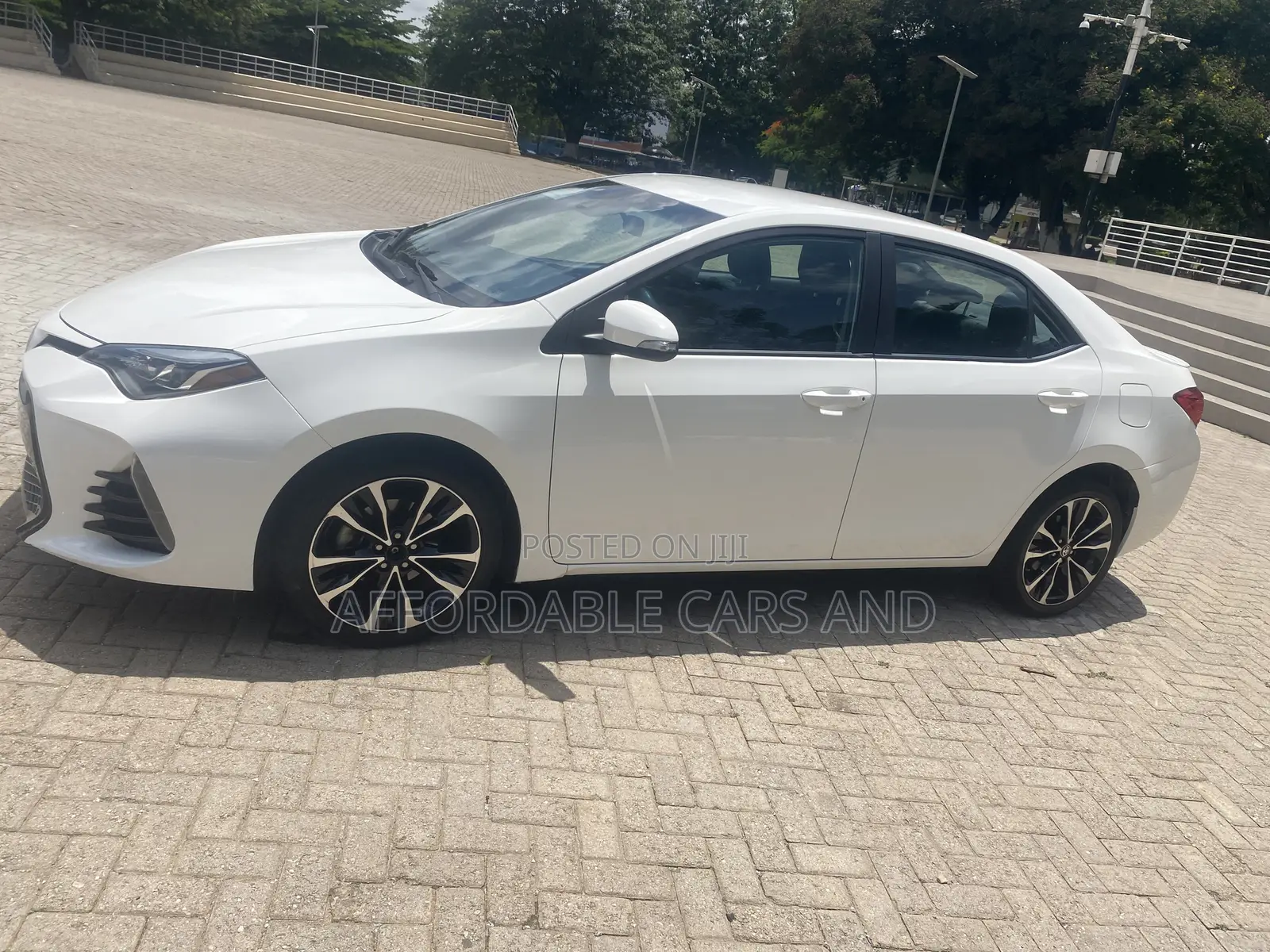 Toyota Corolla SE (1.8L 4cyl 2A) 2019 White