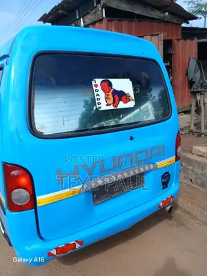 Hyundai H-100 2004 Blue