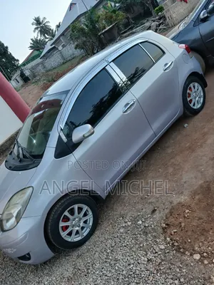 Toyota Vitz 1.0 FWD 3dr 2010 Beige
