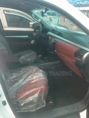 Toyota Hilux 2024 White