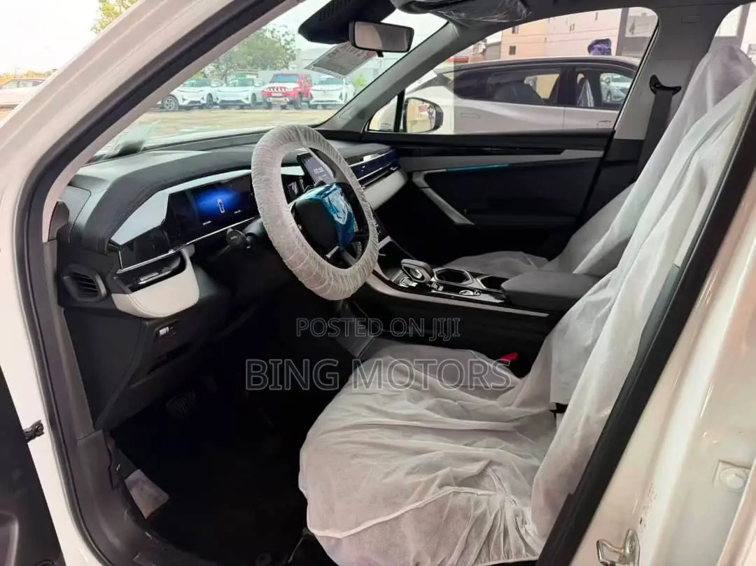 Geely Boyue 2023 White