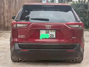 Toyota RAV4 XLE 2021 Red