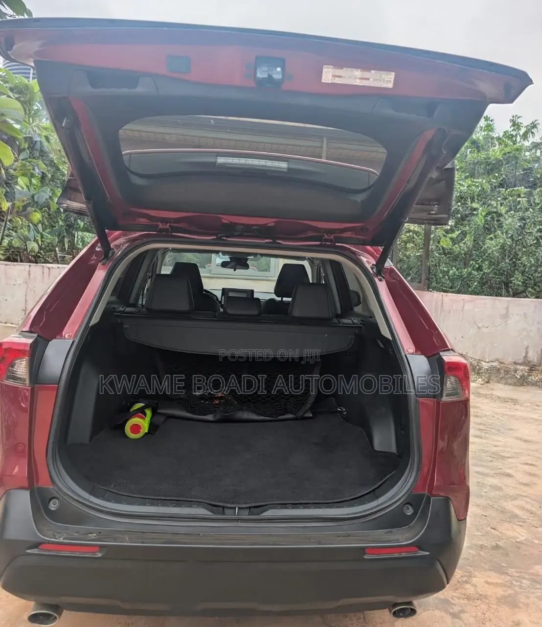Toyota RAV4 XLE 2021 Red
