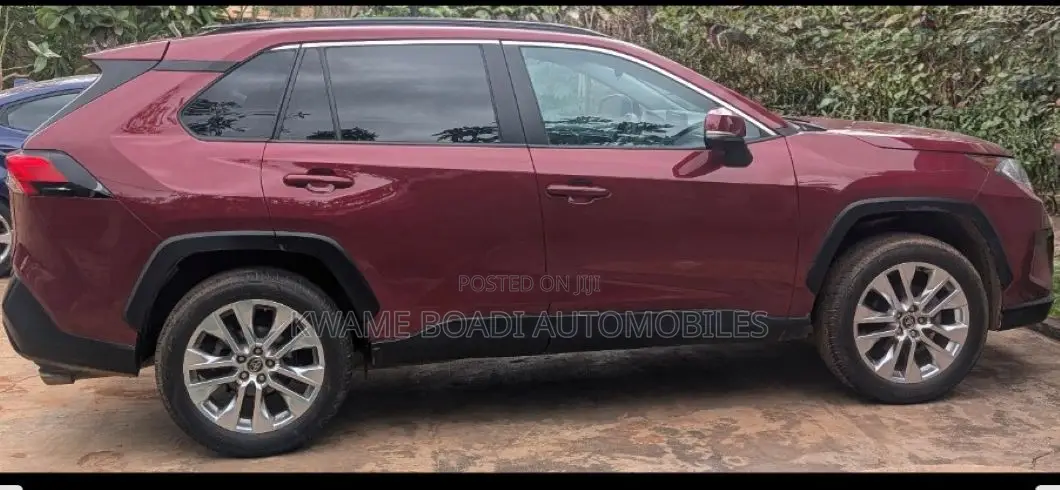 Toyota RAV4 XLE 2021 Red