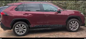 Toyota RAV4 XLE 2021 Red