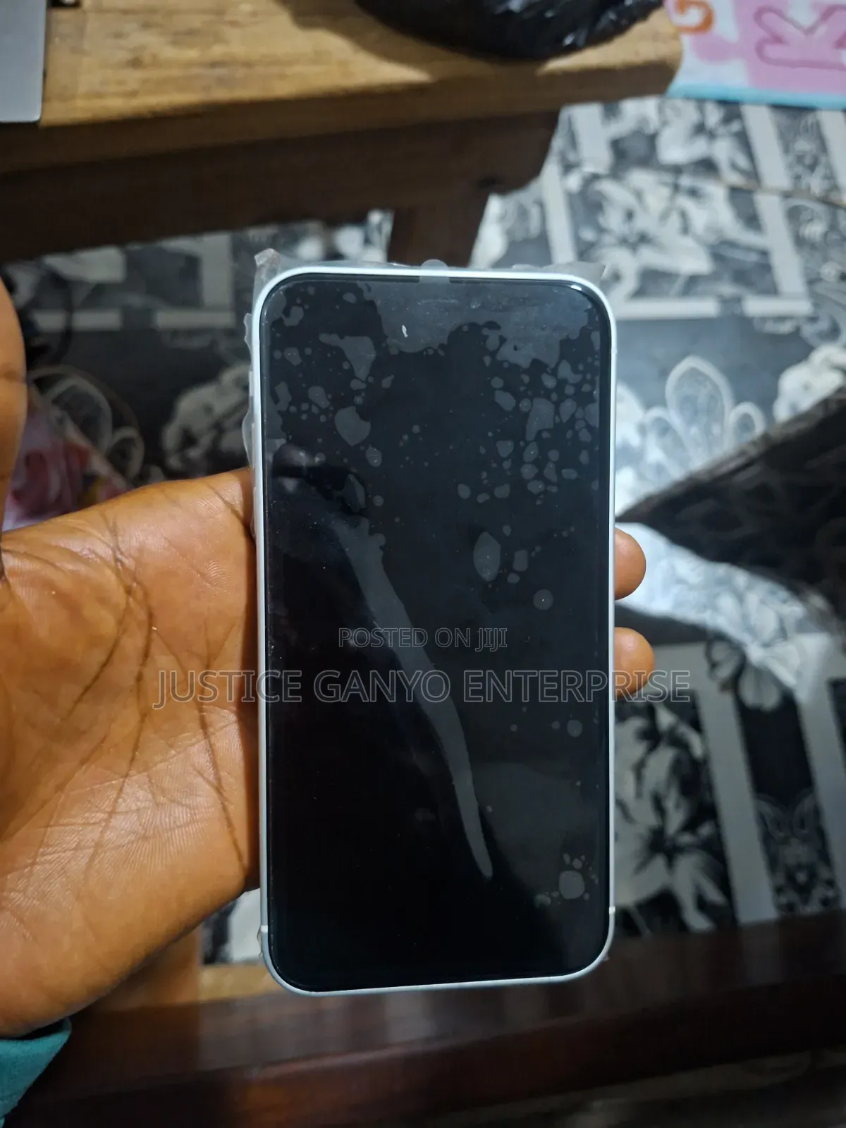 New Apple iPhone XR 128 GB Silver