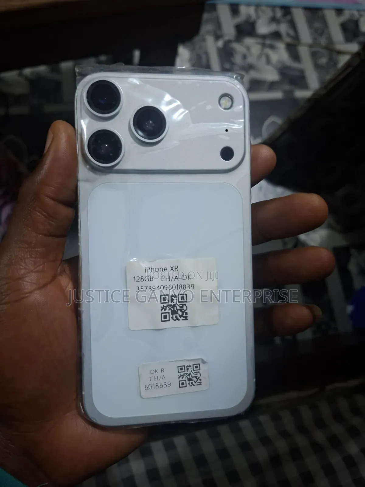 New Apple iPhone XR 128 GB Silver