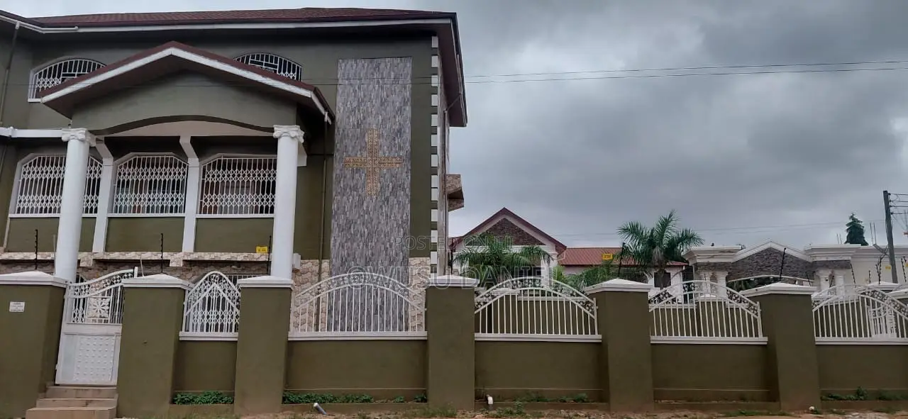 9bdrm Villa in Tech Ayeduase, Kumasi Metropolitan for sale