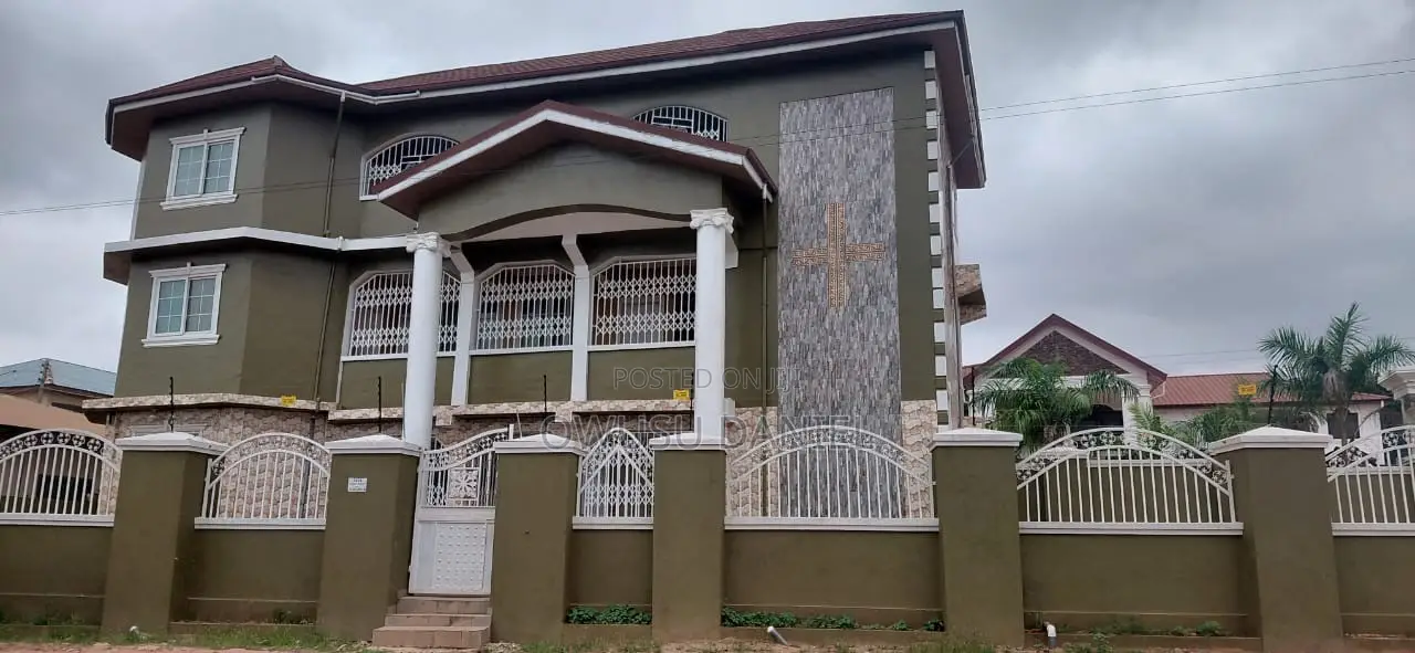 9bdrm Villa in Tech Ayeduase, Kumasi Metropolitan for sale