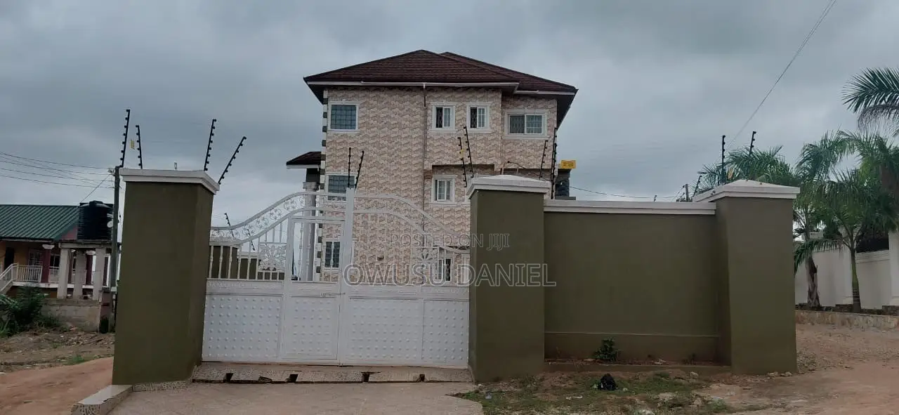 9bdrm Villa in Tech Ayeduase, Kumasi Metropolitan for sale