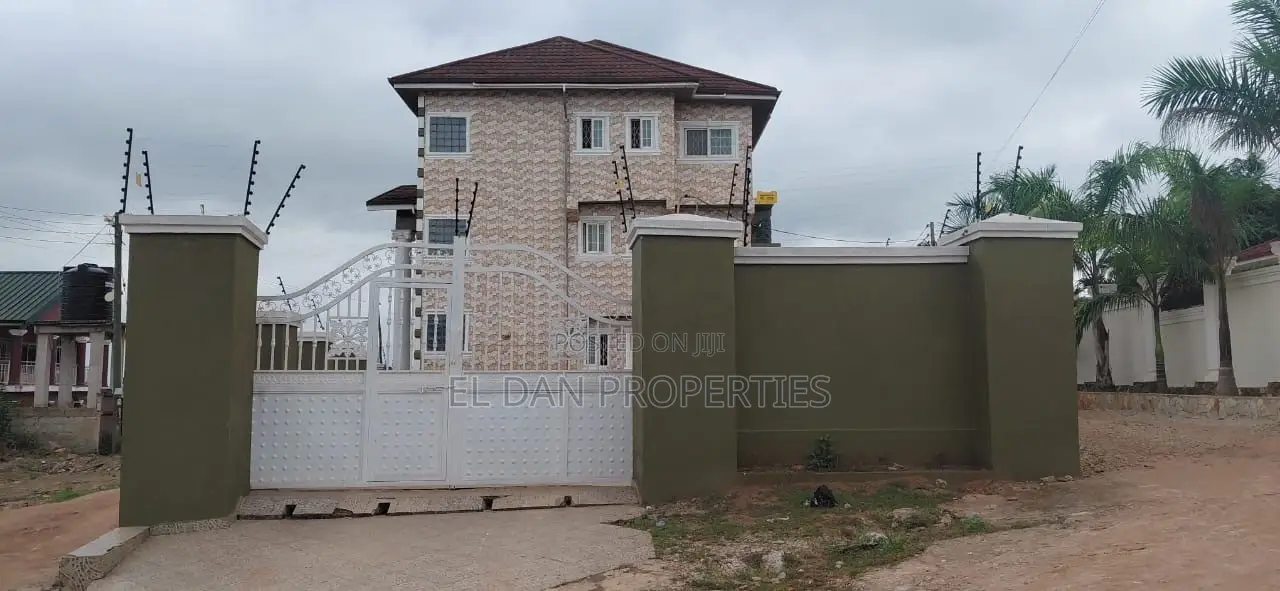 9bdrm Villa in Tech Ayeduase, Kumasi Metropolitan for sale