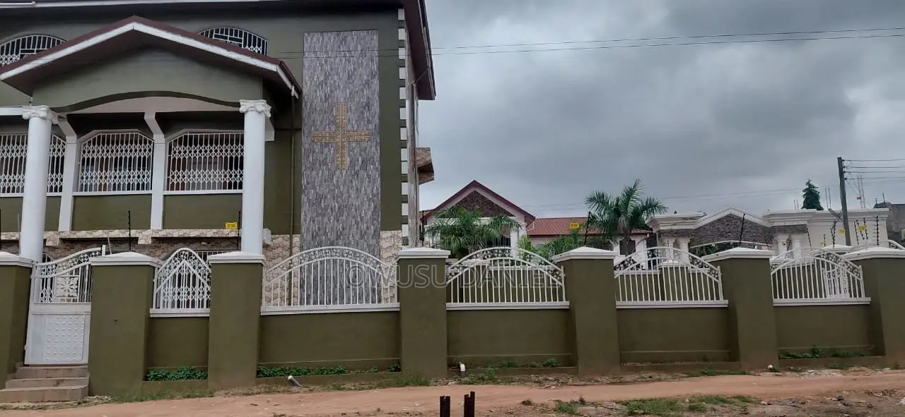 9bdrm Villa in Tech Ayeduase, Kumasi Metropolitan for sale