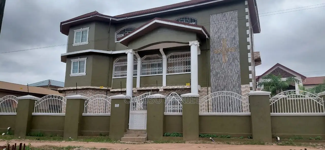 9bdrm Villa in Tech Ayeduase, Kumasi Metropolitan for sale