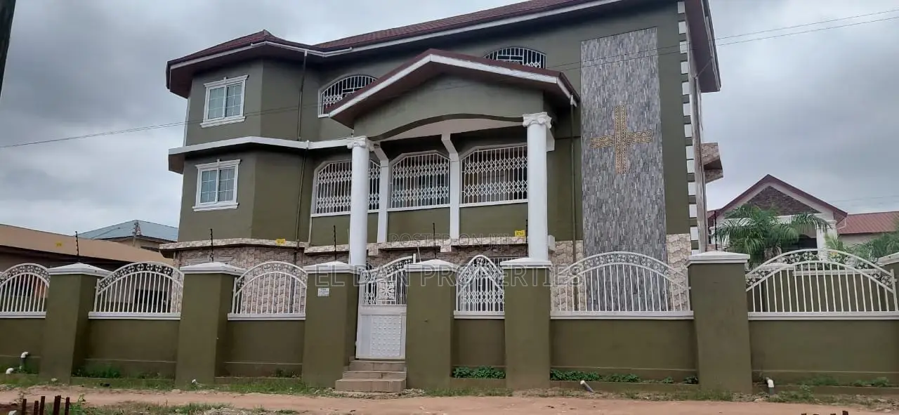 9bdrm Villa in Tech Ayeduase, Kumasi Metropolitan for sale