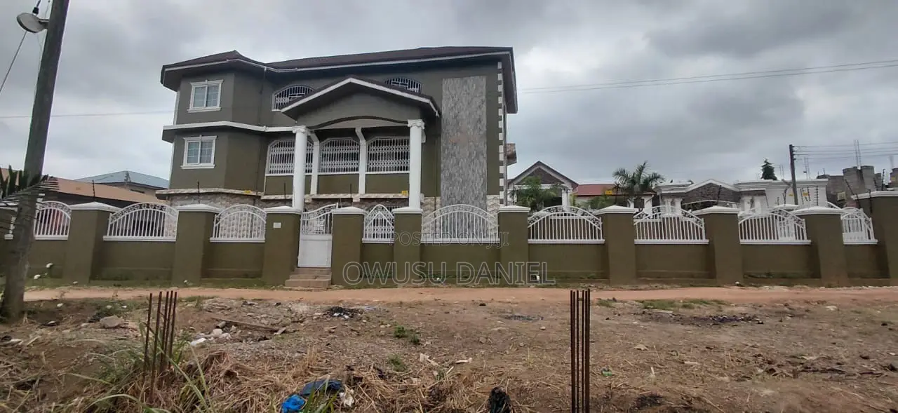 9bdrm Villa in Tech Ayeduase, Kumasi Metropolitan for sale
