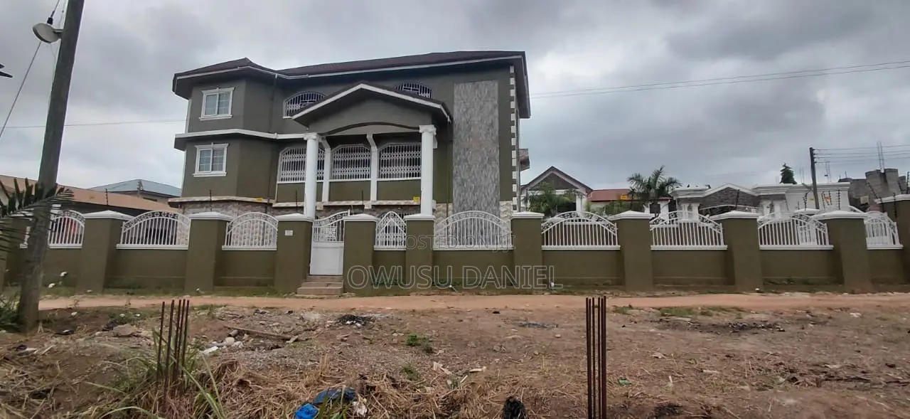 9bdrm Villa in Tech Ayeduase, Kumasi Metropolitan for sale