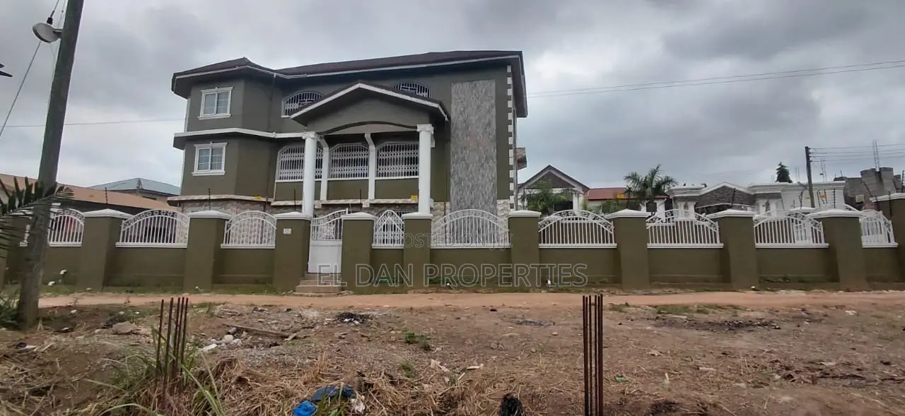 9bdrm Villa in Tech Ayeduase, Kumasi Metropolitan for sale