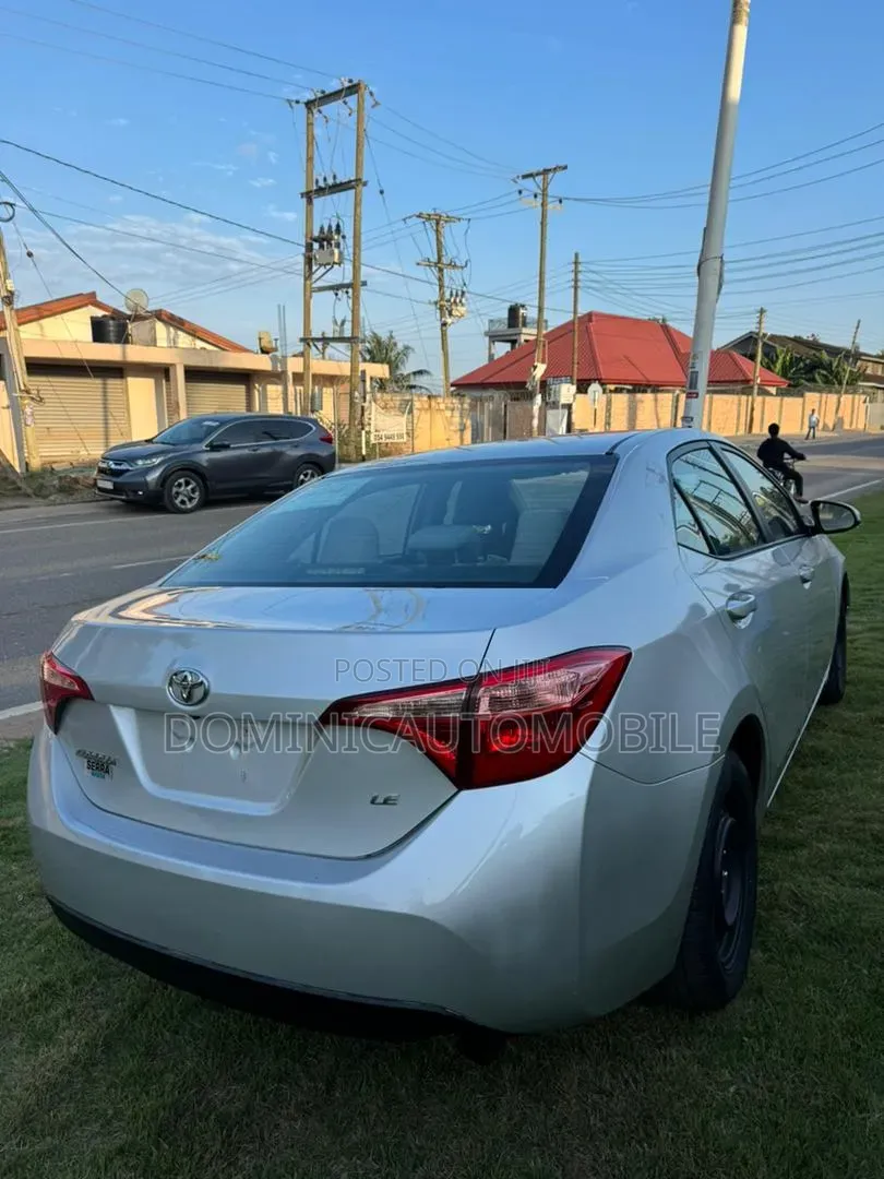 Toyota Corolla 2018 Silver