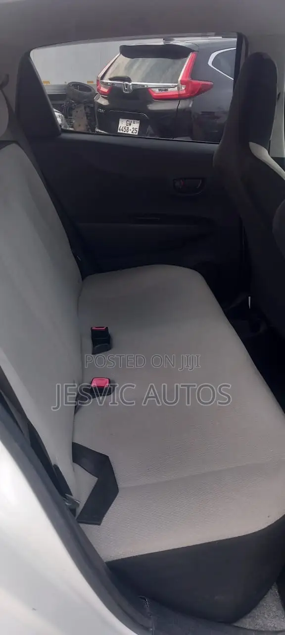 Toyota Vitz 2013 White