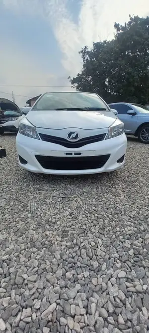 Toyota Vitz 2013 White