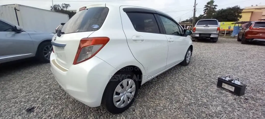 Toyota Vitz 2013 White