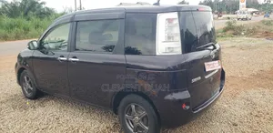 Toyota Sienta 2012