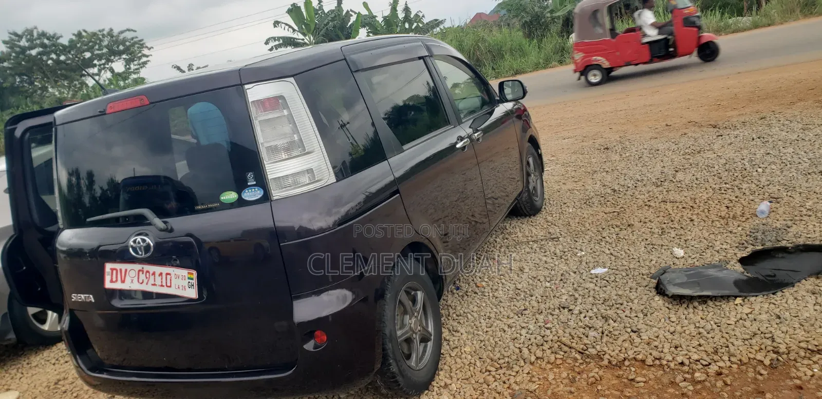 Toyota Sienta 2012