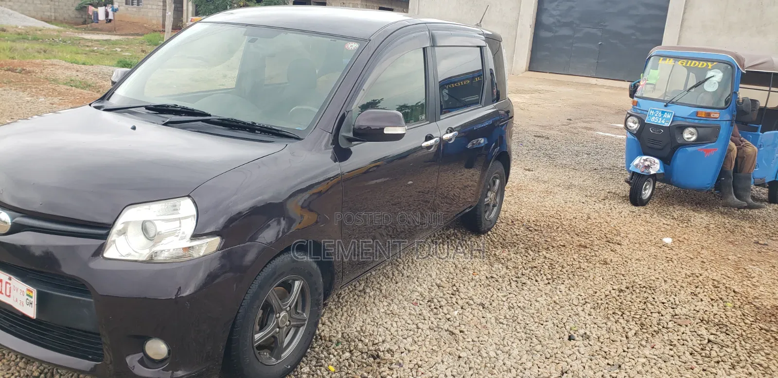 Toyota Sienta 2012