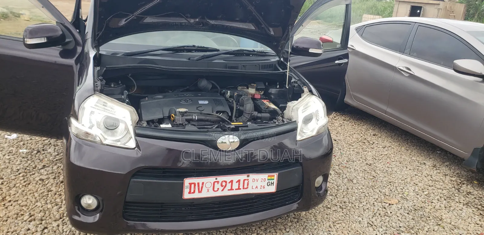 Toyota Sienta 2012