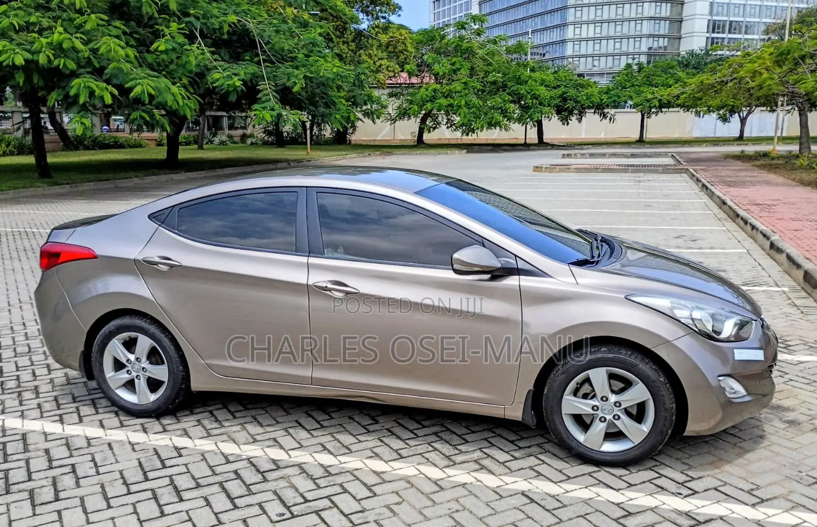 Hyundai Elantra Limited Sedan FWD (2.0L 4cyl 6A) 2017 Beige