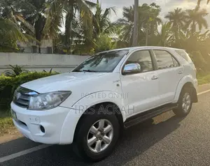 Toyota Fortuner 2.7 AWD 2011 White