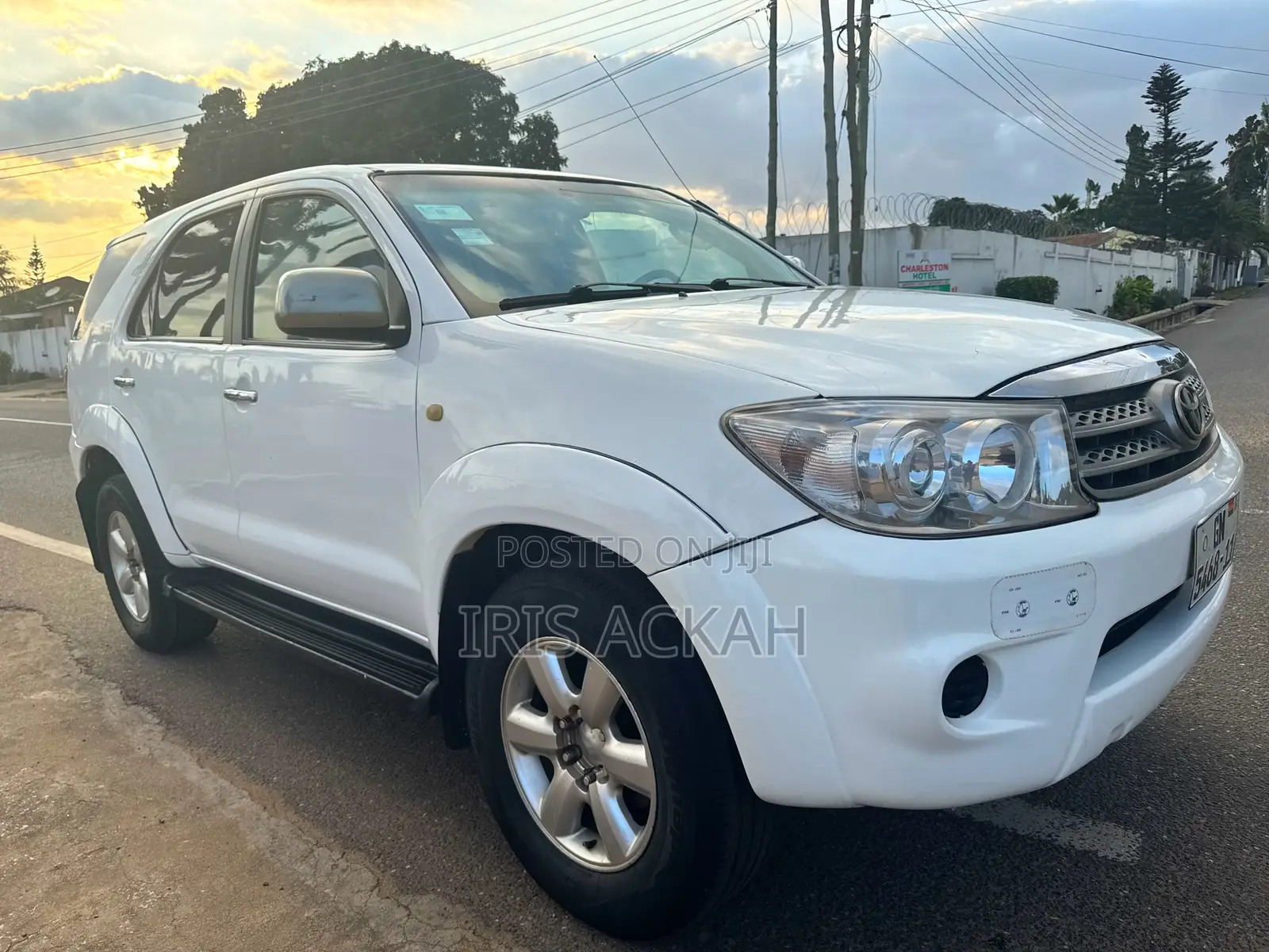 Toyota Fortuner 2.7 AWD 2011 White