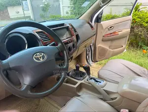 Toyota Fortuner 2.7 AWD 2011 White