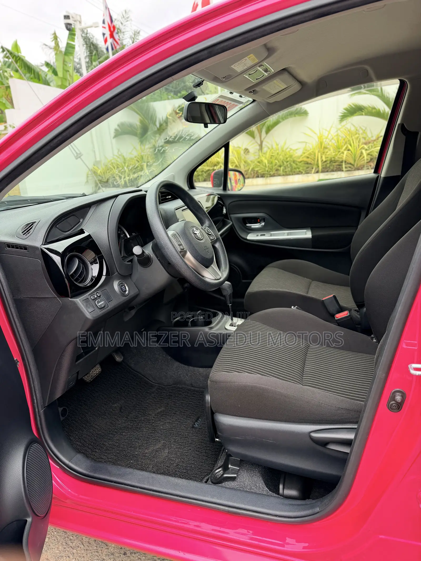 Toyota Vitz 1.3 FWD 5dr 2015 Pink
