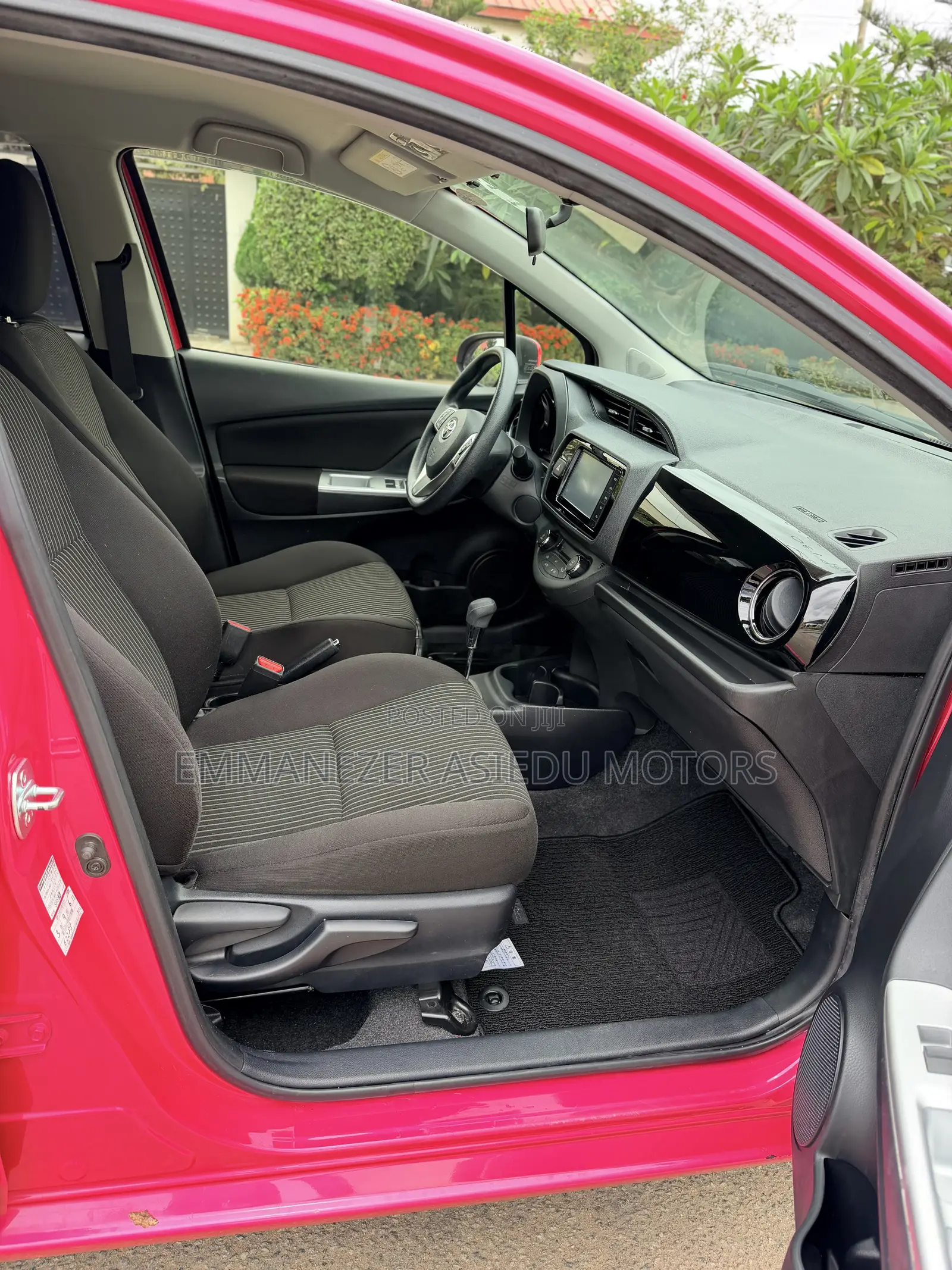 Toyota Vitz 1.3 FWD 5dr 2015 Pink