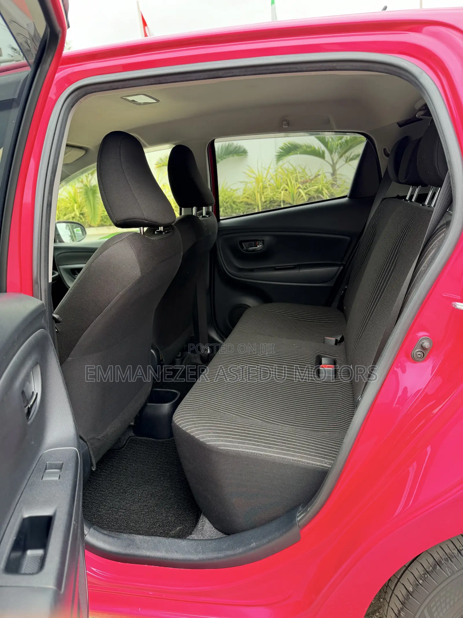 Toyota Vitz 1.3 FWD 5dr 2015 Pink