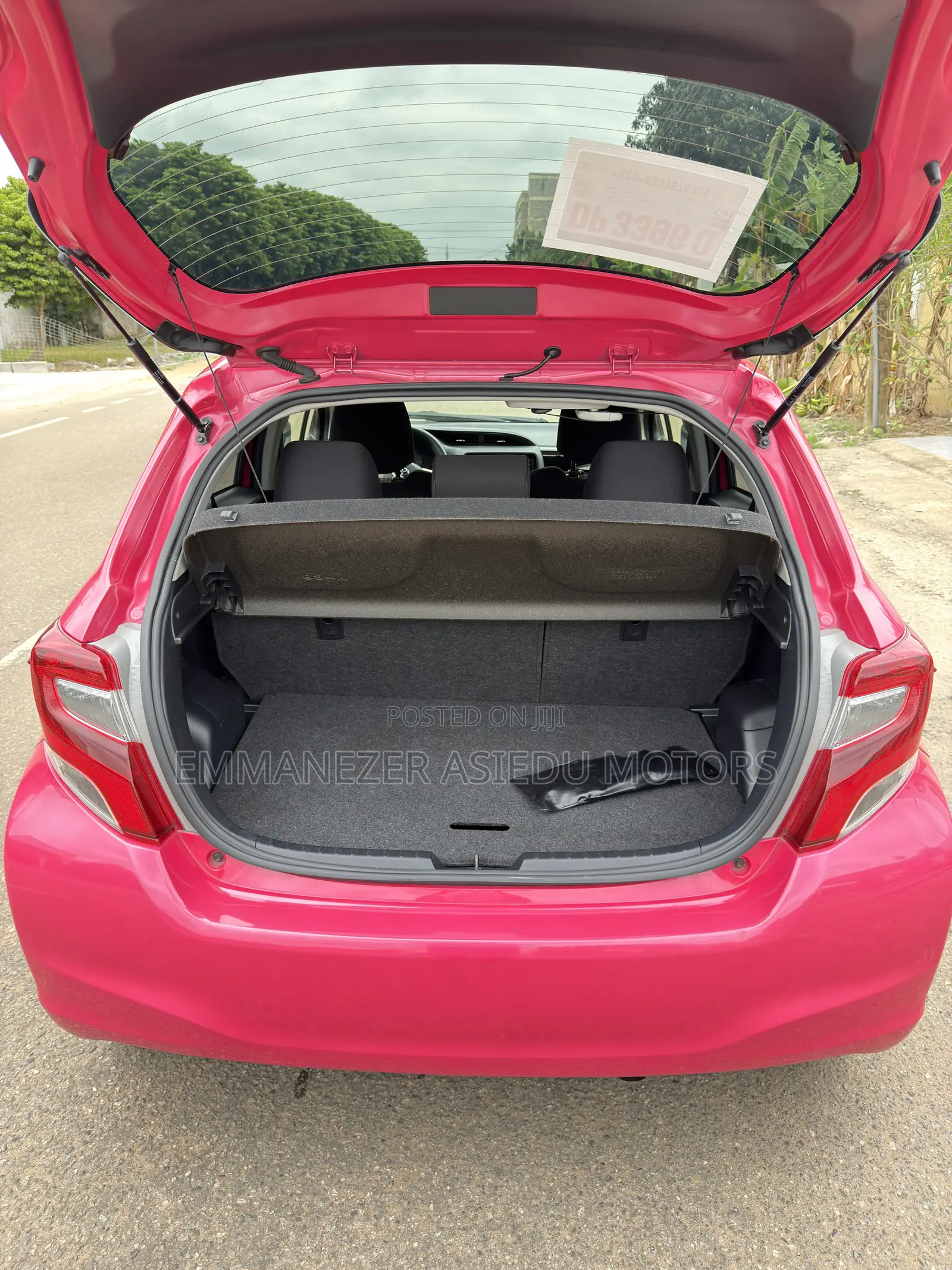 Toyota Vitz 1.3 FWD 5dr 2015 Pink