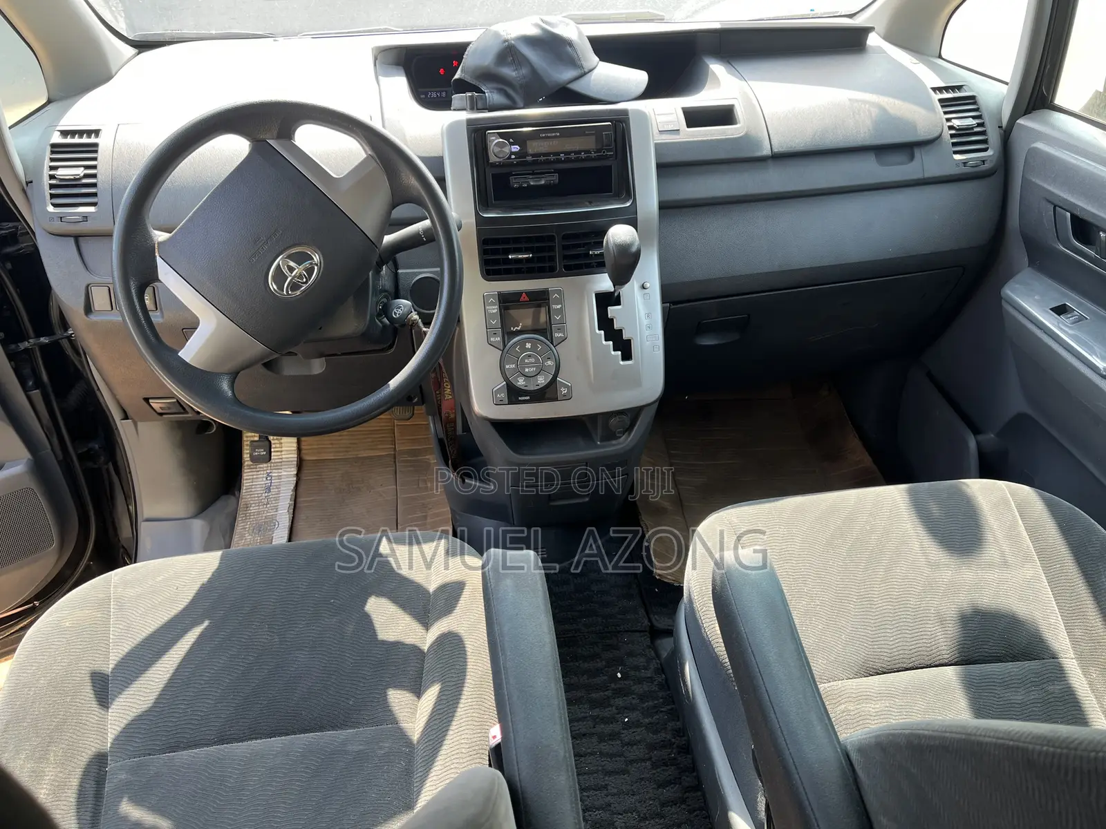 Toyota Voxy V 4WD 7-Seater 2012 Black