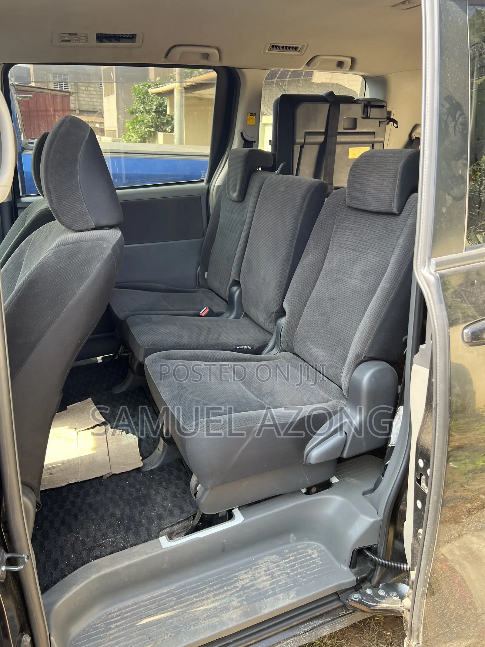 Toyota Voxy V 4WD 7-Seater 2012 Black