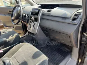 Toyota Voxy V 4WD 7-Seater 2012 Black