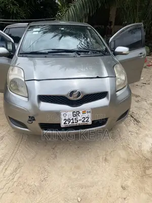 Toyota Vitz 1.3 AWD 5dr 2010 Silver