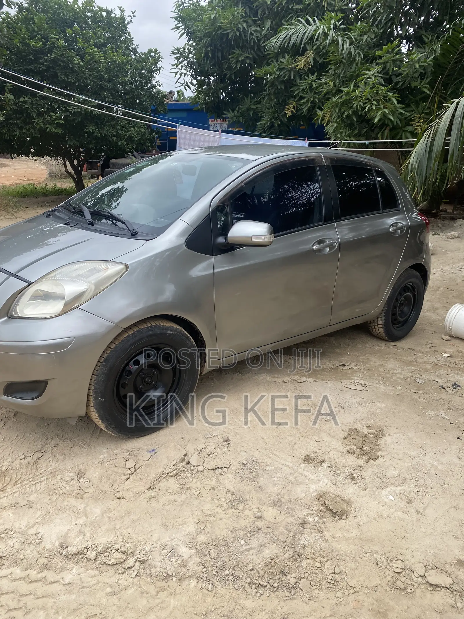 Toyota Vitz 1.3 AWD 5dr 2010 Silver