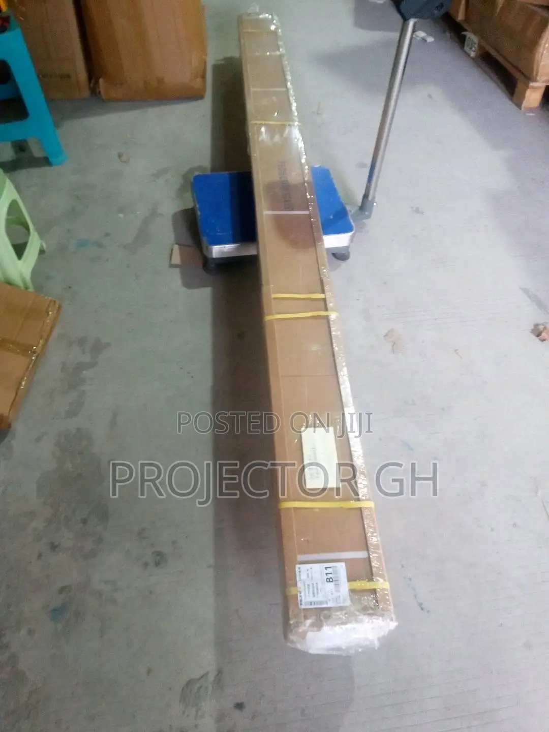 Tripod Projector Screen 250 X 250