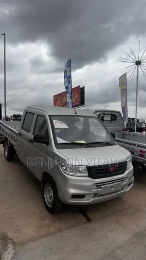New Wuling Rongguang 2025 Silver