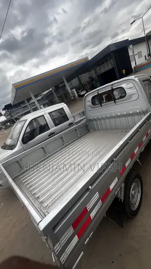 New Wuling Rongguang 2025 Silver